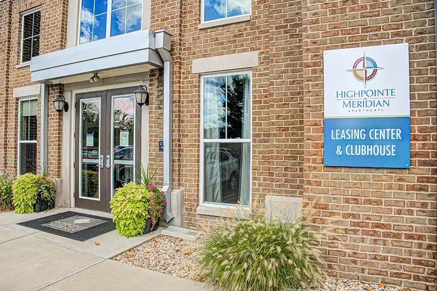Exterior shot of the Highpointe Apartments leasing office